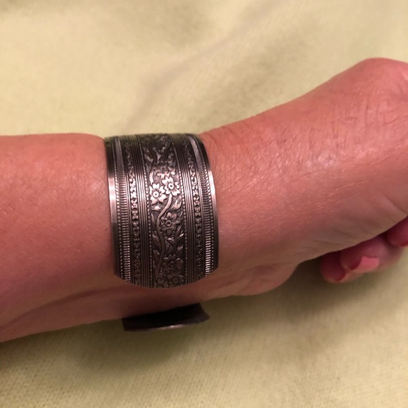 Pewter Cuff Bracelet, beautiful, 6” cuff - Picture 2 of 9